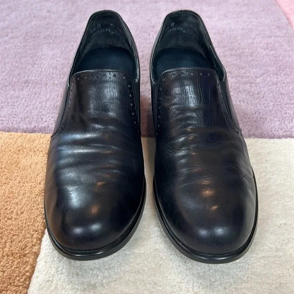 Munro Black Slip On Heeled Loafers 8.5 - Picture 3 of 17